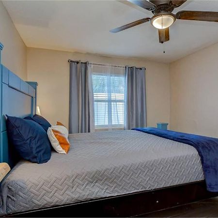 Driftwood Castle Urban Oasis With Firepit Near Convention Center And Amalie Arena, Room For 6 Tampa Bagian luar foto