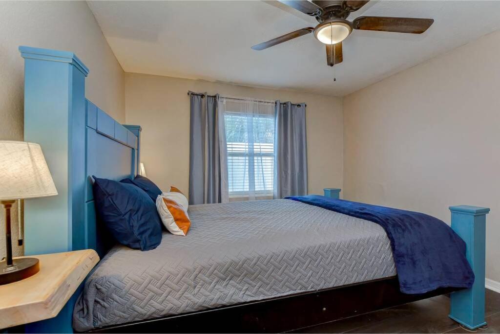 Driftwood Castle Urban Oasis With Firepit Near Convention Center And Amalie Arena, Room For 6 Tampa Bagian luar foto