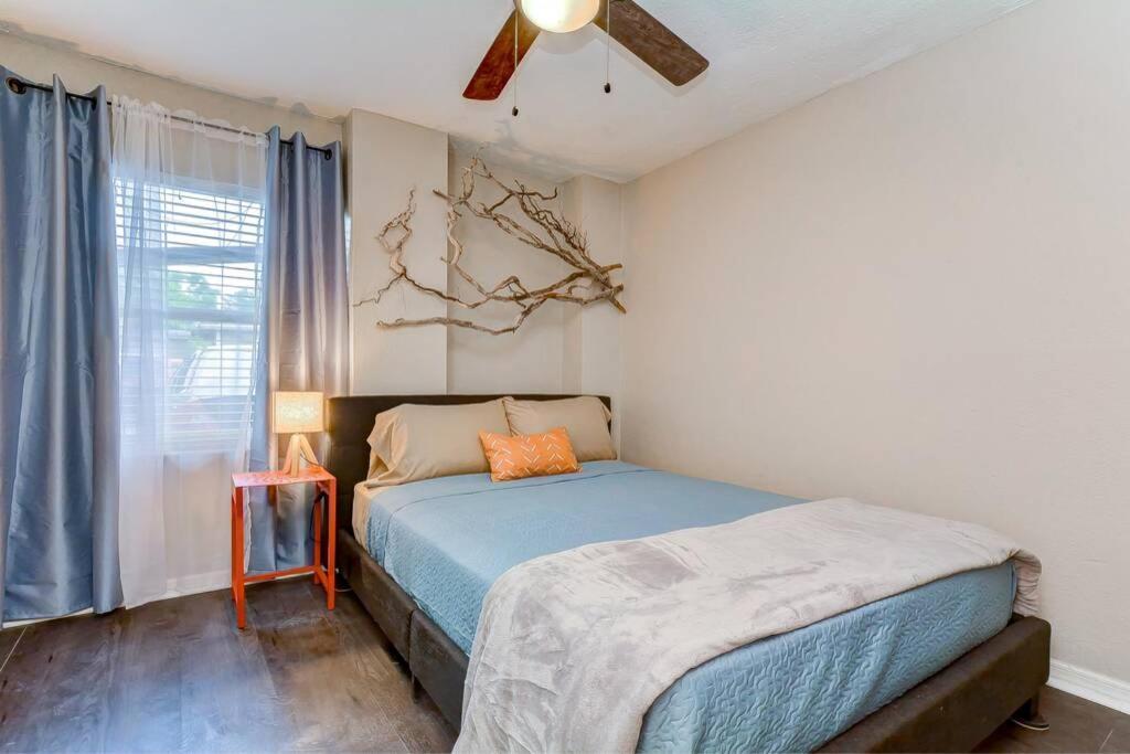 Driftwood Castle Urban Oasis With Firepit Near Convention Center And Amalie Arena, Room For 6 Tampa Bagian luar foto