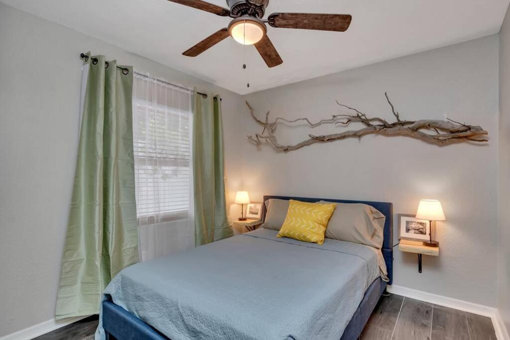 Driftwood Castle Urban Oasis With Firepit Near Convention Center And Amalie Arena, Room For 6 Tampa Bagian luar foto